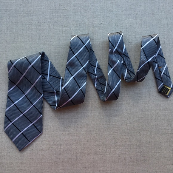 Donald Trump Grey Black White Stripes Silk Tie - Picture 5 of 5